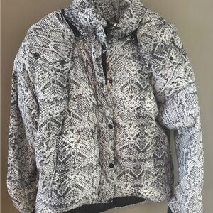 Varley Monochrome Patterned Puffer Jacket